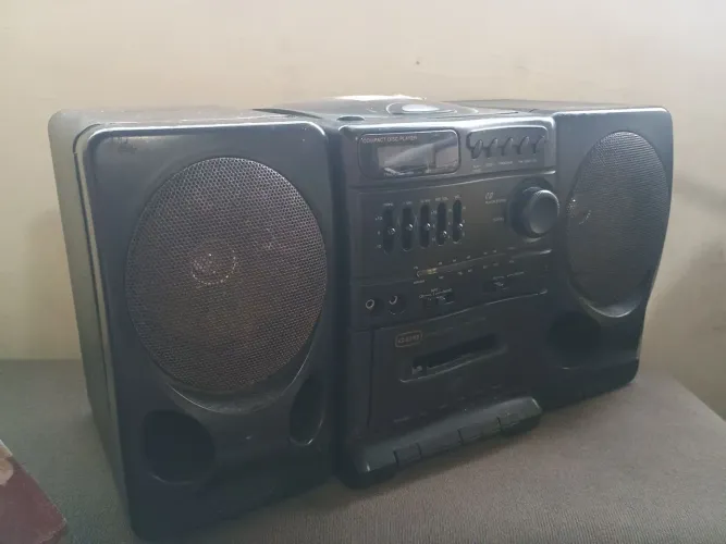Micro system CCE (Cd player/Rádio fm)