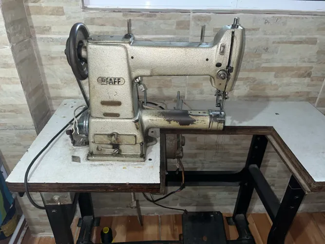 VENDO MÁQUINA DE COSTURA INDUSTRIAL ESQUERDA