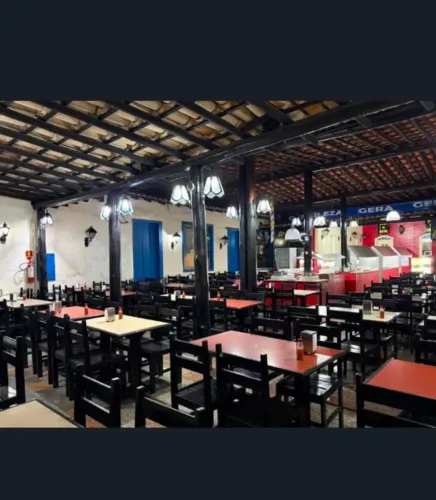 Mesa de Madeira de Lei com 4 Cadeiras - Super Reforçada para Restaurante, Bar ou Lanchonet
