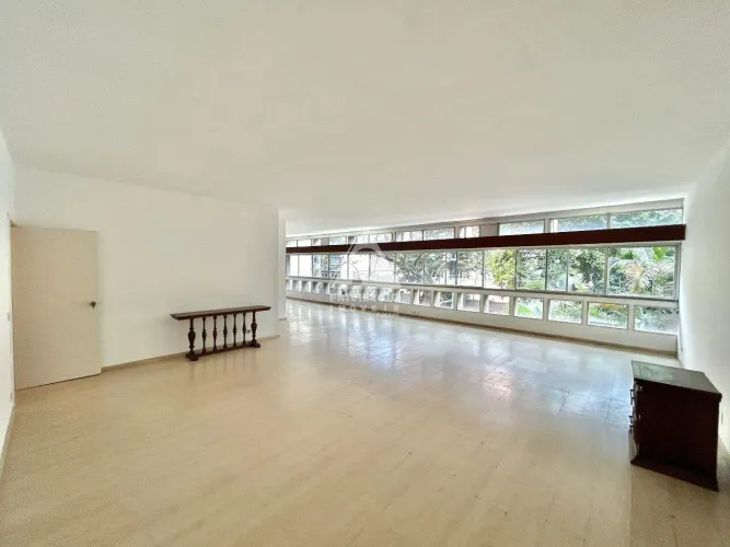 Raridade em Ipanema: 200m², Potencial de Reforma e Excelente Localização