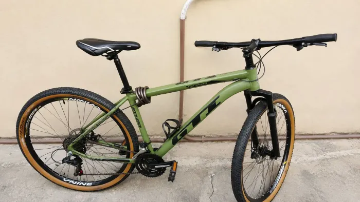 Bicicleta semi nova 