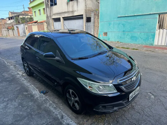 Chevrolet Onix Hatch LT 1.0 8V Flex Power Mec. 4P 2014
