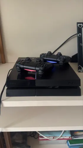 Ps4 Fat 500gb com caixa e 2 controles Originais 