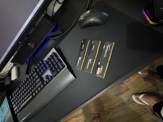 Memória RAM HyperX Fury DDR4 8GB 3200MHz (tenho 3 unidades)