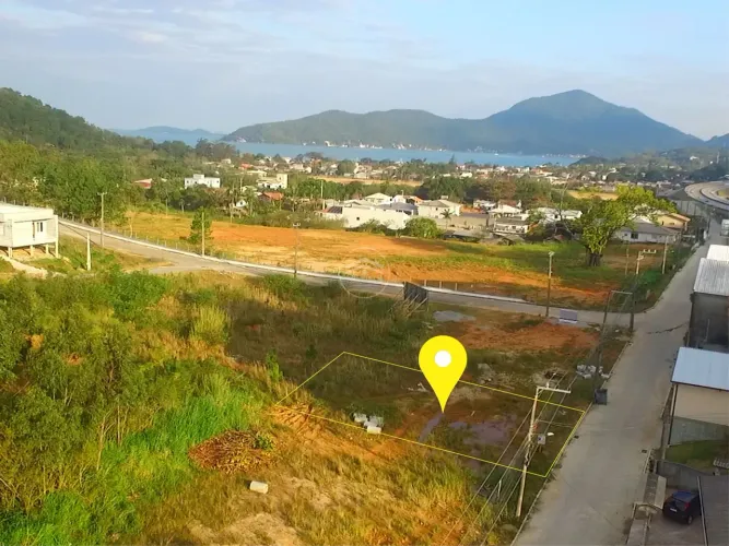 Terreno na Enseada do Brito, Palhoça-SC - Escrit/Públic 360m² - Último de frente Disponíve