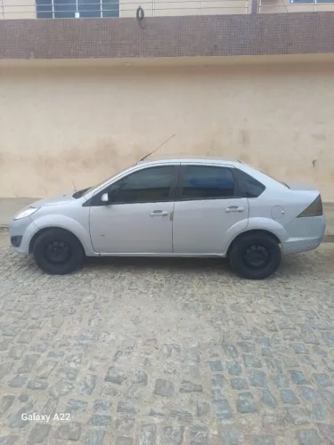Ford Fiesta Sedan SE 1.6 8V Flex 4P 2014
