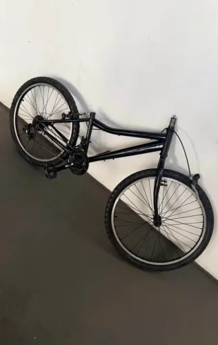 Bicicleta média sem guidom e sem silin