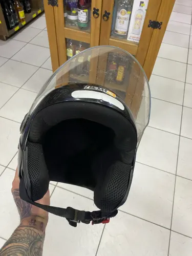 Capacete aberto