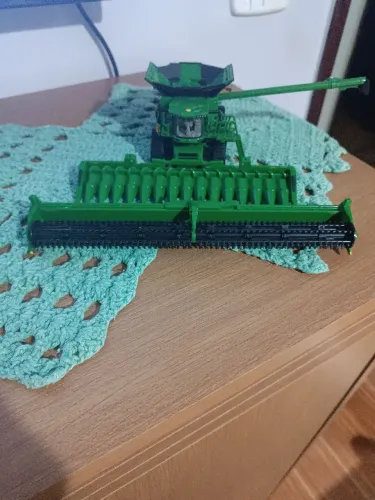 Miniatura colhedeira jonh Deere x9 
