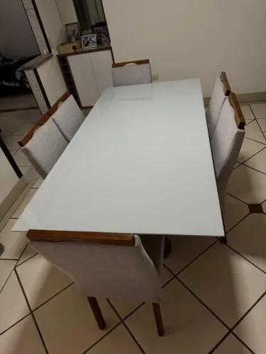 Mesa de vidro com 6 cadeiras