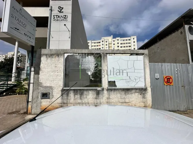 Lote com possibilidade de construção