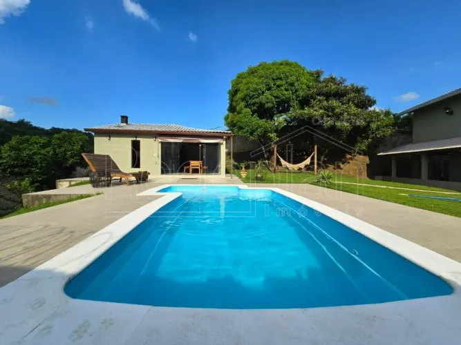 Casa de Alto Padrão - 353,13m² - Barra Mansa/RJ.
