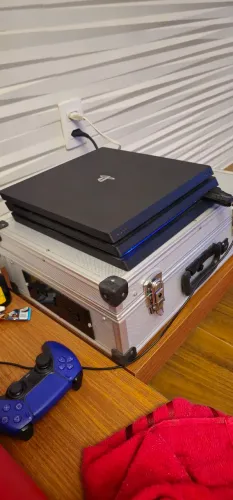 TROCO PS4 PRO DESBLOQUEADO COM 72 JOGOS DE POR PS5