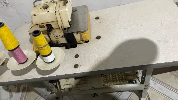 Máquina de costura overloque