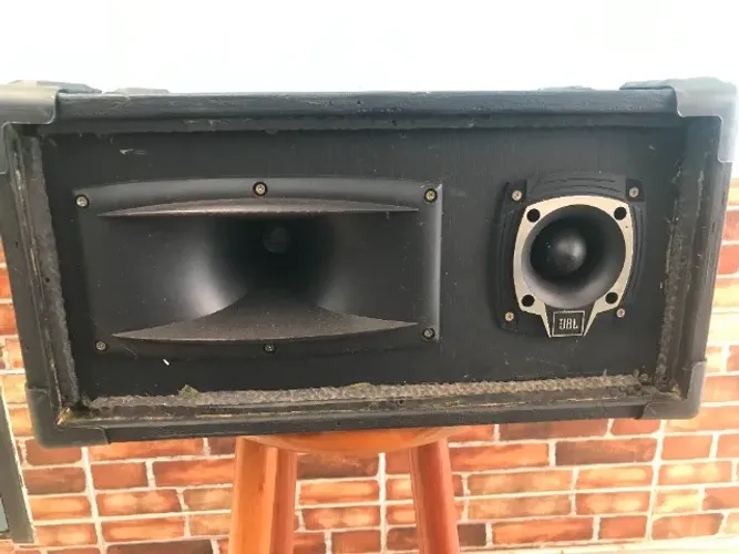 drives e tweeter jbl com par de caixa montadas e divisoe de frequência, leia descrição