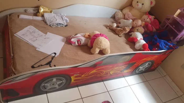 Cama infantil com colchão