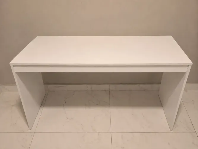 Vendo mesa de estudo com cadeira 