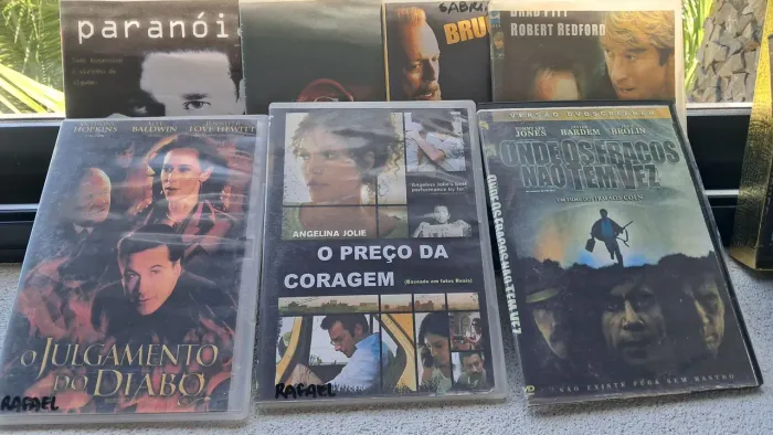 Coleção de CDs e DVDs