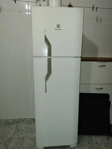 Geladeira Eletrolux Frost Free 