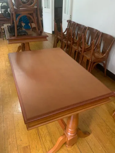 Conjunto Mesa e Cadeiras de madeira de alta qualidade