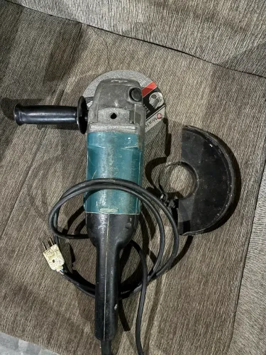 Lixadeira makita industrial