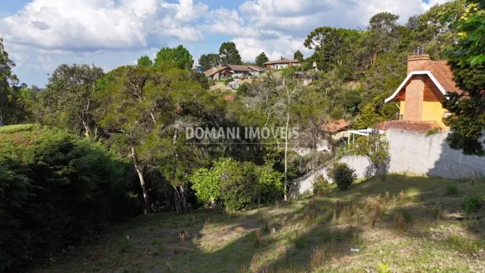 Lote de Terreno com Excelente Topografia na Região do Alto do Capivari - Campos do Jordão