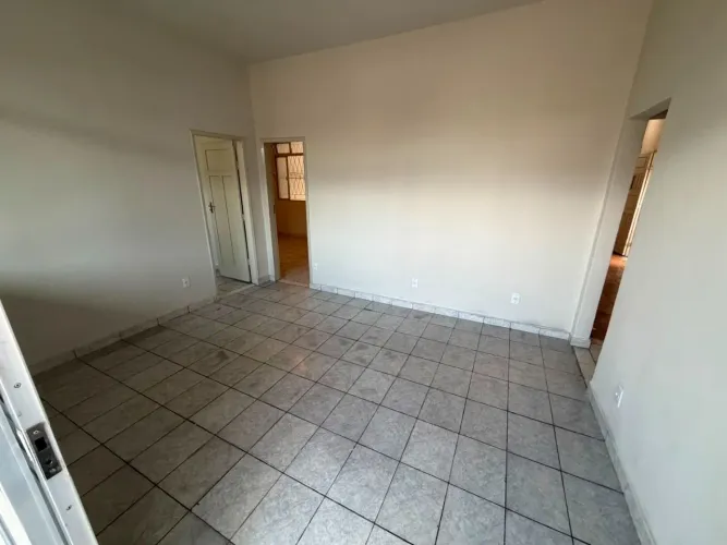 Casa Ampla com 3 Quartos, Garagem e Ótima Estrutura no Conforto