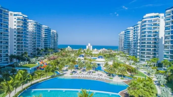 OPORTUNIDADE NA PRAIA BRAVA UM RESORT ALTISSIMO PADRÃO.