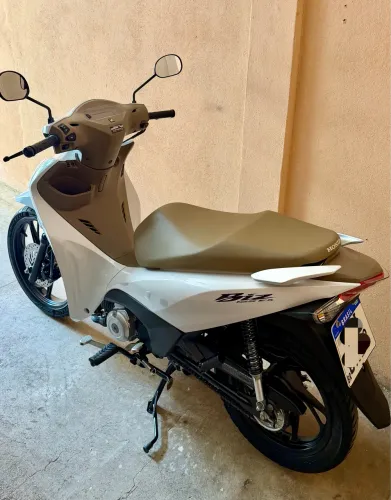 BIZ EX 2025 IMPECÁVEL com apenas 2900 km