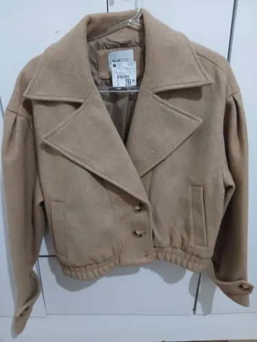 Vendo jaqueta de lã feminina - Tamanho P (grande - veste M).