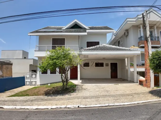 Imóvel para aluguel possui 470 metros quadrados com 4 quartos