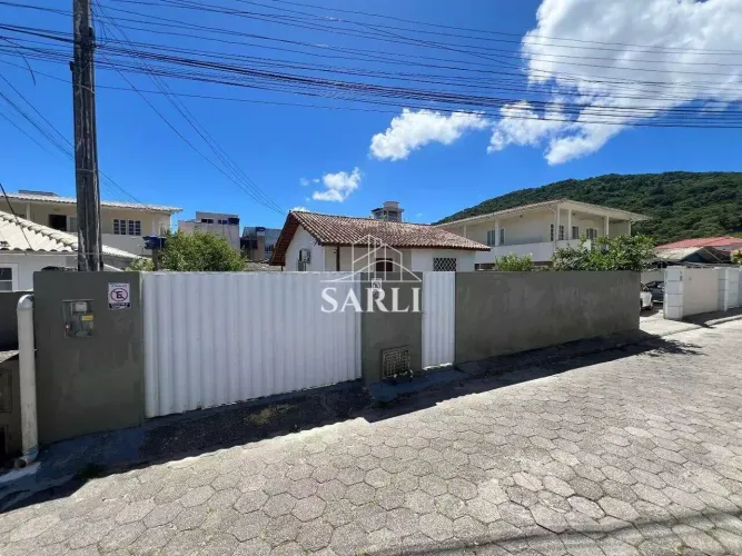 Casa com 2 dormitórios em terreno de 420 m² - Vargem Grande - Florianópolis/SC