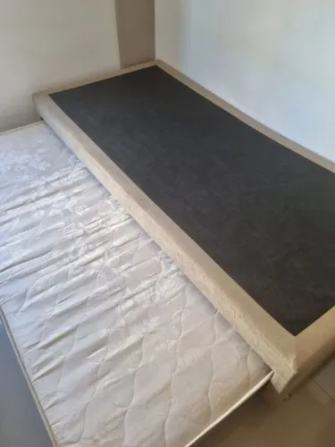 Vendo box solteiro com cama auxiliar 150,00