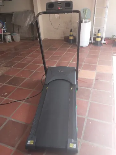Vendo esteira eletrônica ergométrica Concept 1600 Dream Fitness, usada.