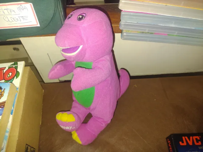 Barney boneco pelúcia, original, bom estado. E outros.