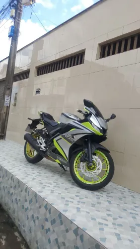 Moto R15
