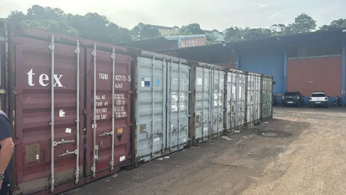 Contêiner 40 pés Retirada no local