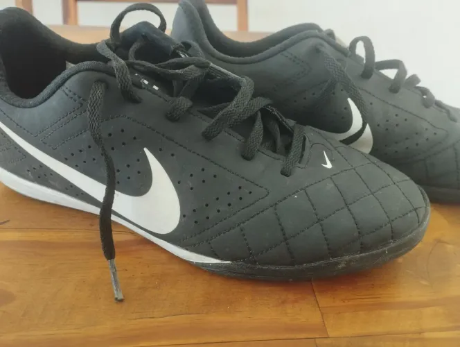 Chuteira Nike beco