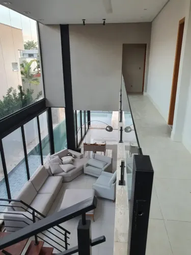 Casa mobiliada com 4 suítes à venda, 321m² de área construída, Condomínio Jardins Valência
