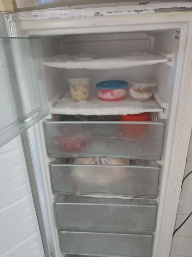 Freezer Consul 270 L, usado, em bom estado, funcionando perfeita e com pouca ferrugem.