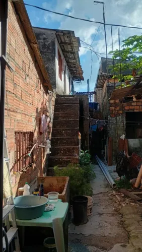 Vendo Casa com 10 quartos (Kitnet)
