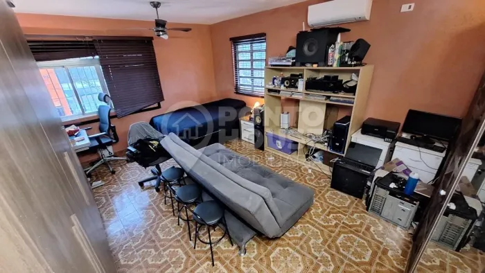 Casa para locação com 04 dormitórios, sendo 01 suíte e 01 vaga no Jd da Saúde.