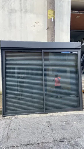 Porta balcão com persiana automática Linha gold premium 