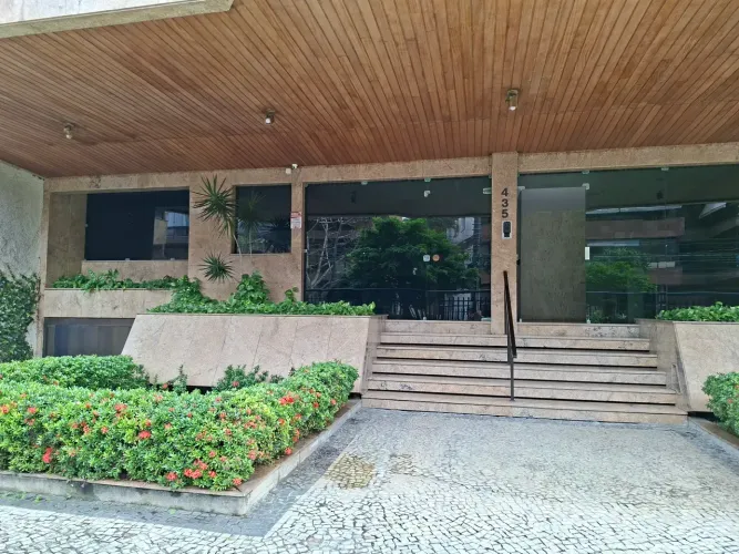 Duplex para venda possui 360 metros quadrados com 4 quartos em Barra da Tijuca - Rio de Ja