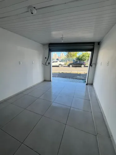 Loja Comercial Reformada com Banheiro, em Frente ao Fórum de Vila Velha, ao Lado da UVV