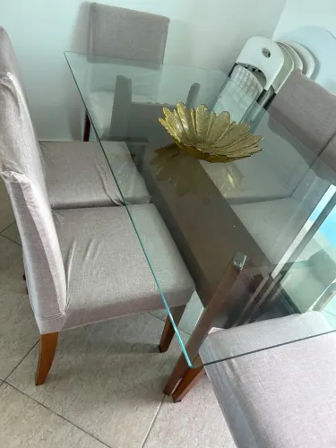 Mesa de jantar c 6 cadeiras