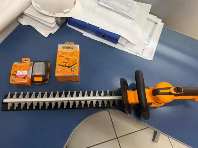 Aparador de Cerca Viva a Bateria