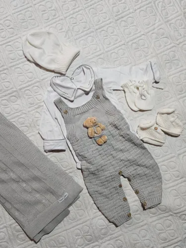 Saída de maternidade completa em tricô com manta, gorro, luvas e sapatinhos
