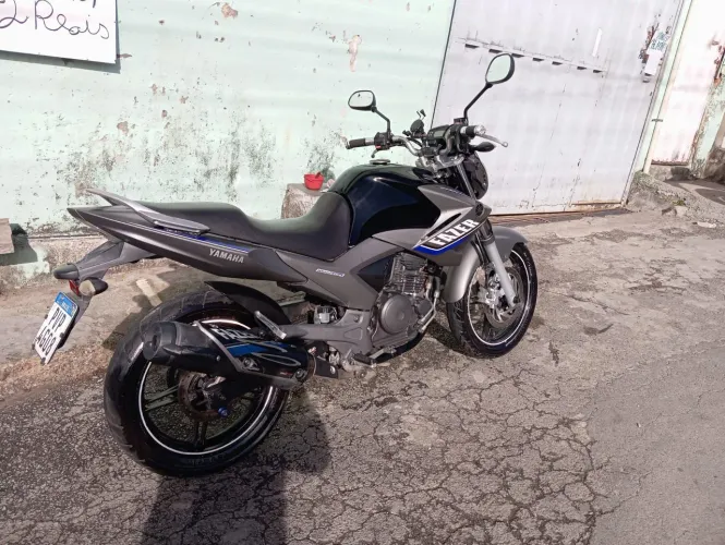 Vedo moto fazer 250 super conservada pra pessoas exigente excelente estado de conservação