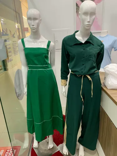 VENDO DOIS MANEQUINS FEMININO COMPLETOS/ VENDO SETE BUSTO EXPOSITOR FEMININO